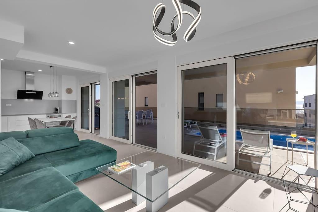 Apartman Delux With Private Pool - Makarska Exklusiv Tučepi Esterno foto