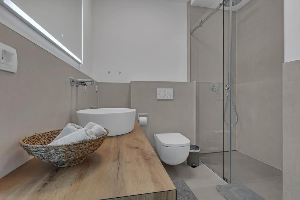 Apartman Delux With Private Pool - Makarska Exklusiv Tučepi Esterno foto
