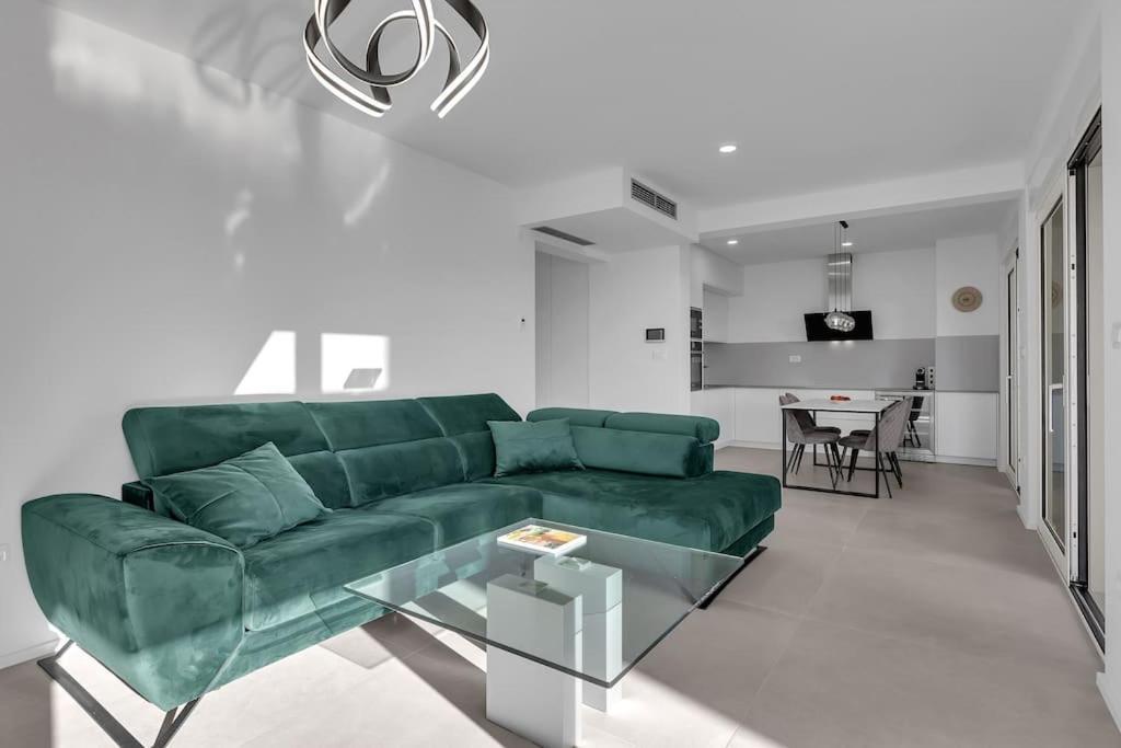 Apartman Delux With Private Pool - Makarska Exklusiv Tučepi Esterno foto