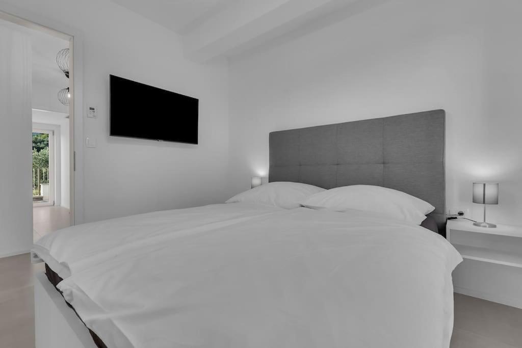 Apartman Delux With Private Pool - Makarska Exklusiv Tučepi Esterno foto