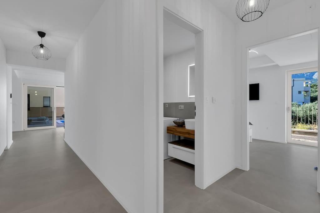 Apartman Delux With Private Pool - Makarska Exklusiv Tučepi Esterno foto