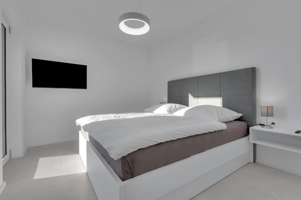 Apartman Delux With Private Pool - Makarska Exklusiv Tučepi Esterno foto